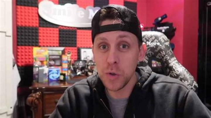 The Untold Truth Of Roman Atwood S